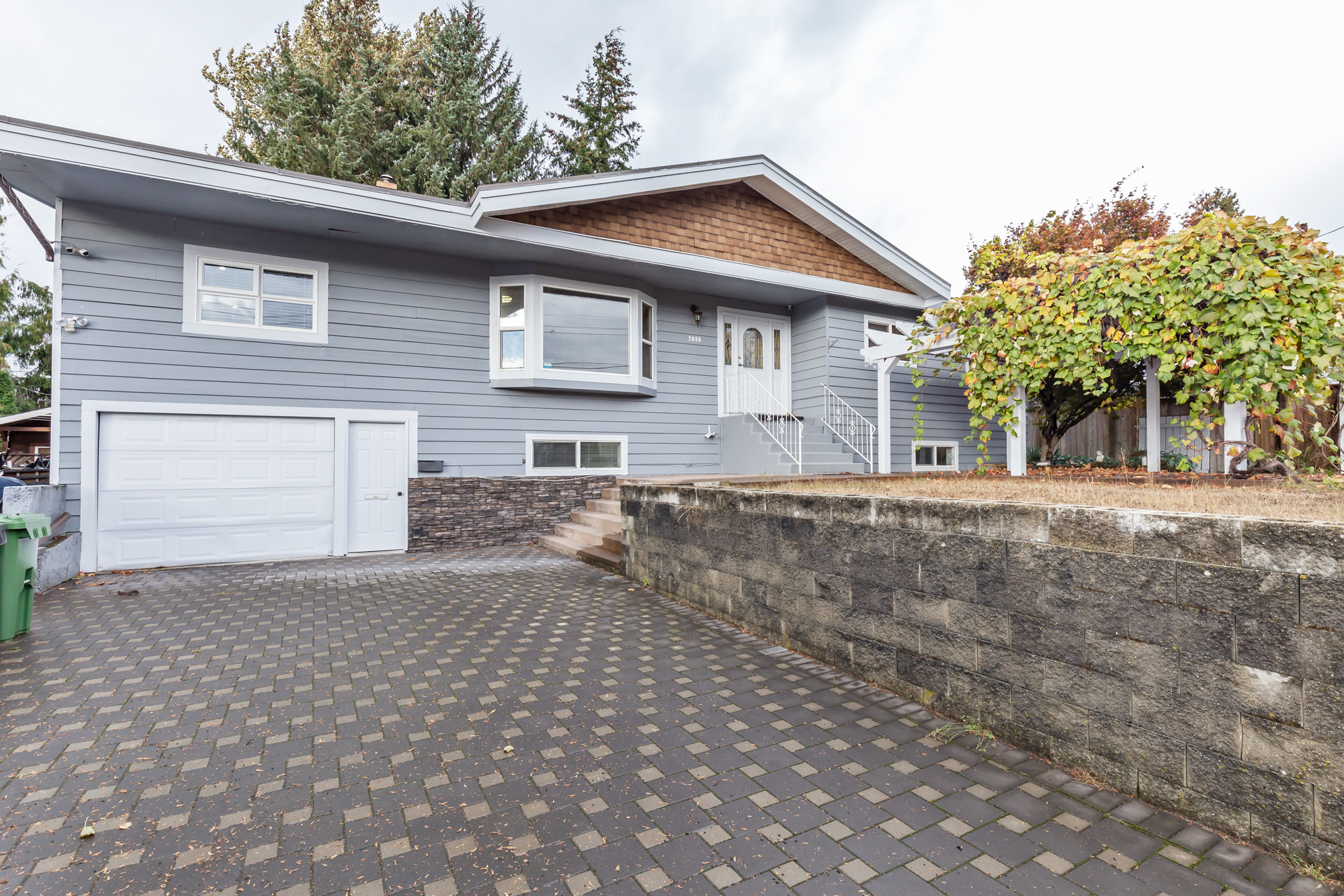 2086 Majestic Crescent